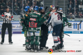 Leichte Unstimmigkeiten in der 4. DEL-Halbfinalbegegnung der Augsburger Panther mit dem EHC Red Bull Muenchen.Foto: Heike Feiner/Eibner Pressefoto