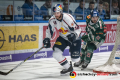 Matt Stajan (EHC Red Bull Muenchen) und David Stieler (Augsburger Panther) in der 4. DEL-Halbfinalbegegnung der Augsburger Panther mit dem EHC Red Bull Muenchen.Foto: Heike Feiner/Eibner Pressefoto