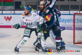 Thomas Holzmann (Augsburger Panther) und Daryl Boyle (EHC Red Bull Muenchen) vor dem Tor von Danny aus den Birken (Torwart, EHC Red Bull Muenchen) in der 5. Halbfinalbegegnung in den Playoffs der Deutschen Eishockey Liga zwischen dem EHC Red Bull München und den Augsburger Panthern am 12.04.2019.