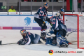 Andrew Bodnarchuk (EHC Red Bull Muenchen), Trevor Parkes (EHC Red Bull Muenchen) und Danny aus den Birken (Torwart, EHC Red Bull Muenchen) verteidigen gegen Brady Lamb (Augsburger Panther) in der 5. Halbfinalbegegnung in den Playoffs der Deutschen Eishockey Liga zwischen dem EHC Red Bull München und den Augsburger Panthern am 12.04.2019.