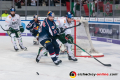 Michael Wolf (EHC Red Bull Muenchen)  und Steffen Toelzer (Augsburger Panther) vor dem Tor von Olivier Roy (Torwart, Augsburger Panther) in der 5. Halbfinalbegegnung in den Playoffs der Deutschen Eishockey Liga zwischen dem EHC Red Bull München und den Augsburger Panthern am 12.04.2019.