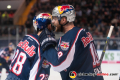 Matt Stajan (EHC Red Bull Muenchen) mit Informationen für Frank Mauer (EHC Red Bull Muenchen) in der 5. Halbfinalbegegnung in den Playoffs der Deutschen Eishockey Liga zwischen dem EHC Red Bull München und den Augsburger Panthern am 12.04.2019.