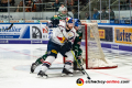 Matt Stajan (EHC Red Bull Muenchen) vor Olivier Roy (Torwart, Augsburger Panther) und Patrick McNeill (Augsburger Panther) in der 6. DEL-Halbfinalbegegnung der Augsburger Panther mit dem EHC Red Bull Muenchen.Foto: Heike Feiner/Eibner Pressefoto