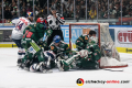 Betrieb vor und im Tor der 6. DEL-Halbfinalbegegnung der Augsburger Panther mit dem EHC Red Bull Muenchen.Foto: Heike Feiner/Eibner Pressefoto