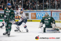 Brady Lamb (Augsburger Panther) und John Mitchell (EHC Red Bull Muenchen) vor dem Tor von Olivier Roy (Torwart, Augsburger Panther) in der 6. DEL-Halbfinalbegegnung der Augsburger Panther mit dem EHC Red Bull Muenchen.Foto: Heike Feiner/Eibner Pressefoto