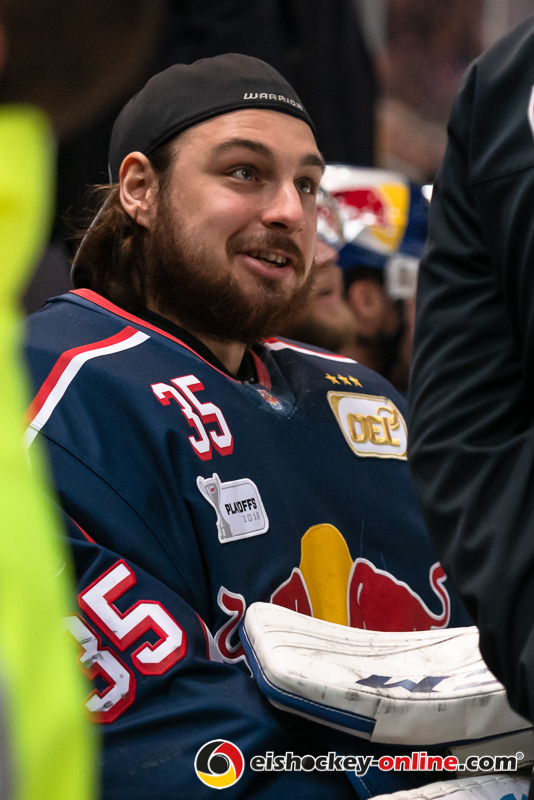Backup Kevin Reich (Torwart, EHC Red Bull Muenchen) in der 7. Halbfinalbegegnung in den Playoffs der Deutschen Eishockey Liga zwischen dem EHC Red Bull München und den Augsburger Panthern am 16.04.2019.