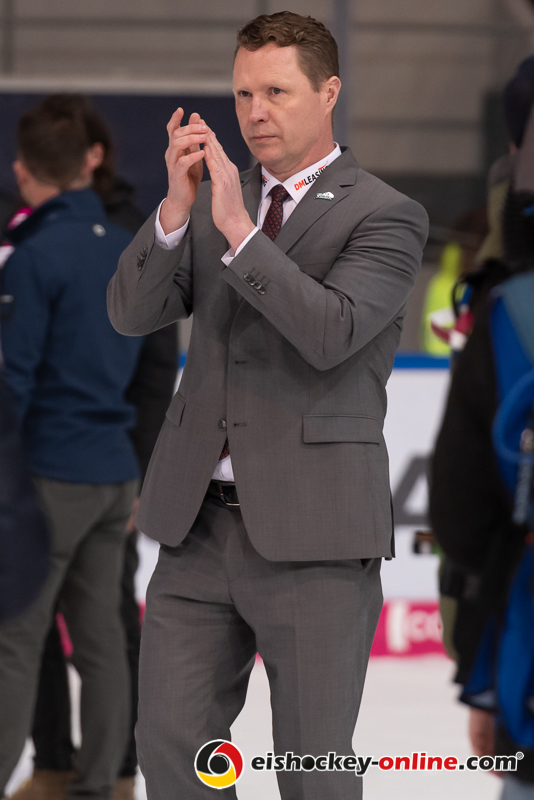 Coach Mike Stewart (Augsburger Panther) nach der 7. Halbfinalbegegnung in den Playoffs der Deutschen Eishockey Liga zwischen dem EHC Red Bull München und den Augsburger Panthern am 16.04.2019.