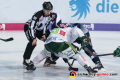 Linesman Kilian Hinterdobler fuehrt ein Bully aus zwischen Sahir Gill (Augsburger Panther) und Mark Voakes (EHC Red Bull Muenchen) in der 7. Halbfinalbegegnung in den Playoffs der Deutschen Eishockey Liga zwischen dem EHC Red Bull München und den Augsburger Panthern am 16.04.2019.