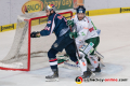 Trevor Parkes (EHC Red Bull Muenchen) und Matt Fraser (Augsburger Panther) in der 7. Halbfinalbegegnung in den Playoffs der Deutschen Eishockey Liga zwischen dem EHC Red Bull München und den Augsburger Panthern am 16.04.2019.