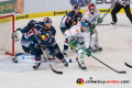 Andrew Bodnarchuk (EHC Red Bull Muenchen), Daniel Schmoelz (Augsburger Panther), Patrick Hager (EHC Red Bull Muenchen) und Drew LeBlanc (Augsburger Panther) vor dem Tor von Danny aus den Birken (Torwart, EHC Red Bull Muenchen) in der 7. Halbfinalbegegnung in den Playoffs der Deutschen Eishockey Liga zwischen dem EHC Red Bull München und den Augsburger Panthern am 16.04.2019.