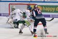 Justin Shugg (EHC Red Bull Muenchen) und Matt White (Augsburger Panther) vor dem Tor von Olivier Roy (Torwart, Augsburger Panther) in der 7. Halbfinalbegegnung in den Playoffs der Deutschen Eishockey Liga zwischen dem EHC Red Bull München und den Augsburger Panthern am 16.04.2019.