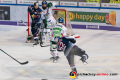 Mads Christensen (EHC Red Bull Muenchen), Brady Lamb (Augsburger Panther) und Daniel Schmoelz (Augsburger Panther) erwarten den Schuss von Patrick Hager (EHC Red Bull Muenchen) in der 7. Halbfinalbegegnung in den Playoffs der Deutschen Eishockey Liga zwischen dem EHC Red Bull München und den Augsburger Panthern am 16.04.2019.