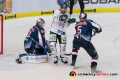 Danny aus den Birken (Torwart, EHC Red Bull Muenchen) und Keith Aulie (EHC Red Bull Muenchen) verteidigen gegen Daniel Schmoelz (Augsburger Panther) in der 7. Halbfinalbegegnung in den Playoffs der Deutschen Eishockey Liga zwischen dem EHC Red Bull München und den Augsburger Panthern am 16.04.2019.