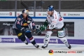 Maximilian Kastner (EHC Red Bull Muenchen) und Steffen Toelzer (Augsburger Panther) in der Hauptrundenbegegnung der Deutschen Eishockey Liga zwischen dem EHC Red Bull München und den Augsburger Panthern am 21.09.2018.