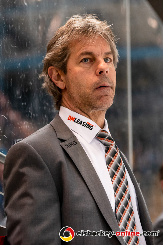 Sportmanager Duanne Moeser (Augsburger Panther) in der Hauptrundenbegegnung der Deutschen Eishockey Liga zwischen dem EHC Red Bull München und den Augsburger Panthern am 30.01.2020.