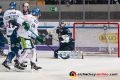 Die Scheibe schlägt zum 0:1 durch Brady Lamb (Augsburger Panther) hinter Daniel Fiessinger (Torwart, EHC Red Bull Muenchen) im Tor ein in der Hauptrundenbegegnung der Deutschen Eishockey Liga zwischen dem EHC Red Bull München und den Augsburger Panthern am 30.01.2020.