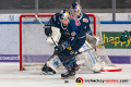 John Jason Peterka (EHC Red Bull Muenchen) vor dem Tor von Daniel Fiessinger (Torwart, EHC Red Bull Muenchen) in der Hauptrundenbegegnung der Deutschen Eishockey Liga zwischen dem EHC Red Bull München und den Augsburger Panthern am 30.01.2020.