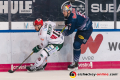 Drew LeBlanc (Augsburger Panther) verfolgt von Keith Aulie (EHC Red Bull Muenchen) in der Hauptrundenbegegnung der Deutschen Eishockey Liga zwischen dem EHC Red Bull München und den Augsburger Panthern am 30.01.2020.