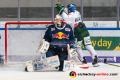 Thomas Jordan Trevelyan (Augsburger Panther) dreht nach seinem Treffer zum 0:2 jubelnd ab hinter einem entäuschten Daniel Fiessinger (Torwart, EHC Red Bull Muenchen) in der Hauptrundenbegegnung der Deutschen Eishockey Liga zwischen dem EHC Red Bull München und den Augsburger Panthern am 30.01.2020.