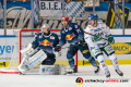 Daniel Fiessinger (Torwart, EHC Red Bull Muenchen) und Chris Bourque (EHC Red Bull Muenchen) verteidigen gegen Adam Payerl (Augsburger Panther) in der Hauptrundenbegegnung der Deutschen Eishockey Liga zwischen dem EHC Red Bull München und den Augsburger Panthern am 30.01.2020.