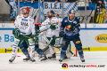 Drew LeBlanc (Augsburger Panther) und Scott Valentine (Augsburger Panther) gegen Yasin Ehliz (EHC Red Bull Muenchen) in der Hauptrundenbegegnung der Deutschen Eishockey Liga zwischen dem EHC Red Bull München und den Augsburger Panthern am 30.01.2020.