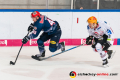 Mark Voakes (EHC Red Bull Muenchen) verfolgt von Fedor Kolupajlo (Fischtown Pinguins Bremerhaven) in der Hauptrundenbegegnung der Deutschen Eishockey Liga zwischen dem EHC Red Bull München und den Fischtown Pinguins Bremerhaven am 03.11.2019.