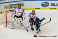 Tomas Poepperle (Torwart, Fischtown Pinguins Bremerhaven), Mike Moore (Fischtown Pinguins Bremerhaven) und Mads Christensen (EHC Red Bull Muenchen) in der Hauptrundenbegegnung der Deutschen Eishockey Liga zwischen dem EHC Red Bull München und den Fischtown Pinguins Bremerhaven am 03.11.2019.