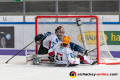 Frank Mauer (EHC Red Bull Muenchen) im Kasten von Tomas Poepperle (Torwart, Fischtown Pinguins Bremerhaven) und Cory Quirk (Fischtown Pinguins Bremerhaven) in der Hauptrundenbegegnung der Deutschen Eishockey Liga zwischen dem EHC Red Bull München und den Fischtown Pinguins Bremerhaven am 03.11.2019.