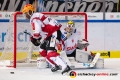 Maxime Fortunus (Fischtown Pinguins Bremerhaven) und Jaroslav Huebl (Torwart, Fischtown Pinguins Bremerhaven) in der Hauptrundenbegegnung der Deutschen Eishockey Liga zwischen dem EHC Red Bull München und den Fischtown Pinguins Bremerhaven am 23.11.2018.