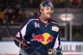 Trevor Parkes (EHC Red Bull Muenchen) kehrte nach langer Verletzungspause ins Team zurück in der Hauptrundenbegegnung der Deutschen Eishockey Liga zwischen dem EHC Red Bull München und den Fischtown Pinguins Bremerhaven am 23.11.2018.