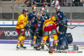 Etwas Tumulte vor dem Muenchner Tor in der Hauptrundenbegegnung der Deutschen Eishockey Liga zwischen dem EHC Red Bull München und der Duesseldorfer EG am 15.09.2019.