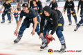 Konrad Abeltshauser (EHC Red Bull Muenchen) und John Jason Peterka (EHC Red Bull Muenchen) nach der Hauptrundenbegegnung der Deutschen Eishockey Liga zwischen dem EHC Red Bull München und der Duesseldorfer EG am 15.09.2019.