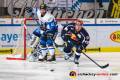 Timo Pielmeier (Torwart, ERC Ingolstadt Panther) und Darin Olver (ERC Ingolstadt Panther) gegen Mark Voakes (EHC Red Bull Muenchen) in der Hauptrundenbegegnung der Deutschen Eishockey Liga zwischen dem EHC Red Bull München und den Ingolstadt Panthern am 24.02.2019.