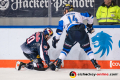 Maximilian Daubner (EHC Red Bull Muenchen) und Dustin Friesen (ERC Ingolstadt Panther) in der Hauptrundenbegegnung der Deutschen Eishockey Liga zwischen dem EHC Red Bull München und den Ingolstadt Panthern am 24.02.2019.
