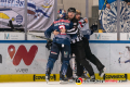 Andrew Bodnarchuk (EHC Red Bull Muenchen), Linesman Jakub Klima und Alex Petan (Iserlohn Roosters) in der Hauptrundenbegegnung der Deutschen Eishockey Liga zwischen dem EHC Red Bull München und den Iserlohn Roosters am 13.10.2019.