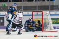 Yannic Seidenberg (EHC Red Bull Muenchen) und Chris Bourque (EHC Red Bull Muenchen) finden sich im Gehäuse von Kevin Reich (Torwart, EHC Red Bull Muenchen) wieder nach einem Angriff von Jon Matsumoto (Koelner Haie) in der Hauptrundenbegegnung der Deutschen Eishockey Liga zwischen dem EHC Red Bull München und den Kölner Haien am 25.10.2019.