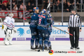 Keith Aulie (EHC Red Bull Muenchen), Daryl Boyle (EHC Red Bull Muenchen) und Patrick Hager (EHC Red Bull Muenchen) bejubeln mit Yasin Ehliz (EHC Red Bull Muenchen) dessen Treffer zum 3:0 in der Hauptrundenbegegnung der Deutschen Eishockey Liga zwischen dem EHC Red Bull München und den Kölner Haien am 25.10.2019.