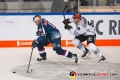 Michael Wolf (EHC Red Bull Muenchen) verfolgt von Colby Genoway (Koelner Haie) in der Hauptrundenbegegnung der Deutschen Eishockey Liga zwischen dem EHC Red Bull München und den Kölner Haien am 30.09.2018.
