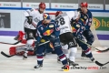 Frank Mauer (EHC Red Bull Muenchen), Andrew Bodnarchuk (EHC Red Bull Muenchen) und Konrad Abeltshauser (EHC Red Bull Muenchen) verteidigen vor dem Tor von Danny aus den Birken (Torwart, EHC Red Bull Muenchen) gegen Ben Hanowski (Koelner Haie) und Ryan Jones (Koelner Haie) in der Hauptrundenbegegnung der Deutschen Eishockey Liga zwischen dem EHC Red Bull München und den Kölner Haien am 30.09.2018.