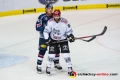 Derek Joslin (EHC Red Bull Muenchen) und Ben Hanowski (Koelner Haie) in der Hauptrundenbegegnung der Deutschen Eishockey Liga zwischen dem EHC Red Bull München und den Kölner Haien am 30.09.2018.