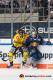 Zweikampf zwischen Philip Riefers (Krefeld Pinguine) und John Jason Peterka (EHC Red Bull Muenchen) im Spiel Red Bull Muenchen gegen die Krefeld Pinguine am 20.10.2019.Foto: Heike Feiner/Eibner Pressefoto