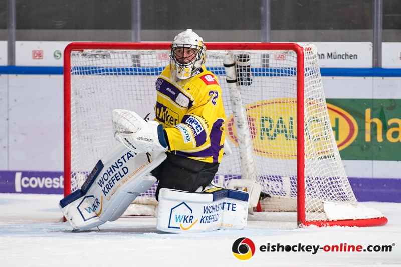Dimitri Paetzold (Torwart, Krefeld Pinguine) in der Hauptrundenbegegnung der Deutschen Eishockey Liga zwischen dem EHC Red Bull München und den Krefeld Pinguinen am 28.09.2018.