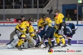 Travis Ewanyk (Krefeld Pinguine), Mads Christensen (EHC Red Bull Muenchen), James Bettauer (Krefeld Pinguine) Alex Trivellato und Jason Jaffray (EHC Red Bull Muenchen) (Krefeld Pinguine) vor dem Tor von Dimitri Paetzold (Torwart, Krefeld Pinguine) iin der Hauptrundenbegegnung der Deutschen Eishockey Liga zwischen dem EHC Red Bull München und den Krefeld Pinguinen am 28.09.2018.