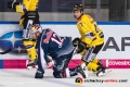 Mads Christensen (EHC Red Bull Muenchen) und Kirill Kabanov (Krefeld Pinguine) in der Hauptrundenbegegnung der Deutschen Eishockey Liga zwischen dem EHC Red Bull München und den Krefeld Pinguinen am 28.09.2018.