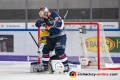 Jason Jaffray (EHC Red Bull Muenchen) vor Dimitri Paetzold (Torwart, Krefeld Pinguine) in der Hauptrundenbegegnung der Deutschen Eishockey Liga zwischen dem EHC Red Bull München und den Krefeld Pinguinen am 28.09.2018.