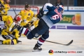 Daryl Boyle (EHC Red Bull Muenchen) beim Schussversuch in der Hauptrundenbegegnung der Deutschen Eishockey Liga zwischen dem EHC Red Bull München und den Krefeld Pinguinen am 28.09.2018.