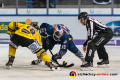 Bully zwischen Jacob Lagace (Krefeld Pinguine) und Maximilian Daubner (EHC Red Bull Muenchen) in der Hauptrundenbegegnung der Deutschen Eishockey Liga zwischen dem EHC Red Bull München und den Krefeld Pinguinen am 30.12.2019.