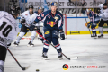 Patrick Hager (EHC Red Bull Muenchen) erwartet den Schuss von Taylor Aronson (Thomas Sabo Ice Tigers) in der Hauptrundenbegegnung der Deutschen Eishockey Liga zwischen dem EHC Red Bull München und den Thomas Sabo Ice Tigers am 15.02.2019.