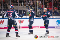 Konrad Abeltshauser (EHC Red Bull Muenchen) und Derek Joslin (EHC Red Bull Muenchen) beglückwünschen Michael Wolf (EHC Red Bull Muenchen) nach seinem 100. Treffer für die Münchner bzw. seinem 333. DEL-Treffer in der Hauptrundenbegegnung der Deutschen Eishockey Liga zwischen dem EHC Red Bull München und den Thomas Sabo Ice Tigers am 15.02.2019.