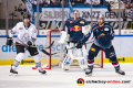 Kevin Reich (Torwart, EHC Red Bull Muenchen) und Daryl Boyle (EHC Red Bull Muenchen) verteidigen gegen Will Acton (Thomas Sabo Ice Tigers) in der Hauptrundenbegegnung der Deutschen Eishockey Liga zwischen dem EHC Red Bull München und den Thomas Sabo Ice Tigers am 15.02.2019.